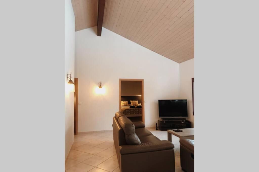 Maison Entiere Au Pied Du Plateau Du Retord 2 Chambres Sdb - Vouvray Ochiaz Bagian luar foto