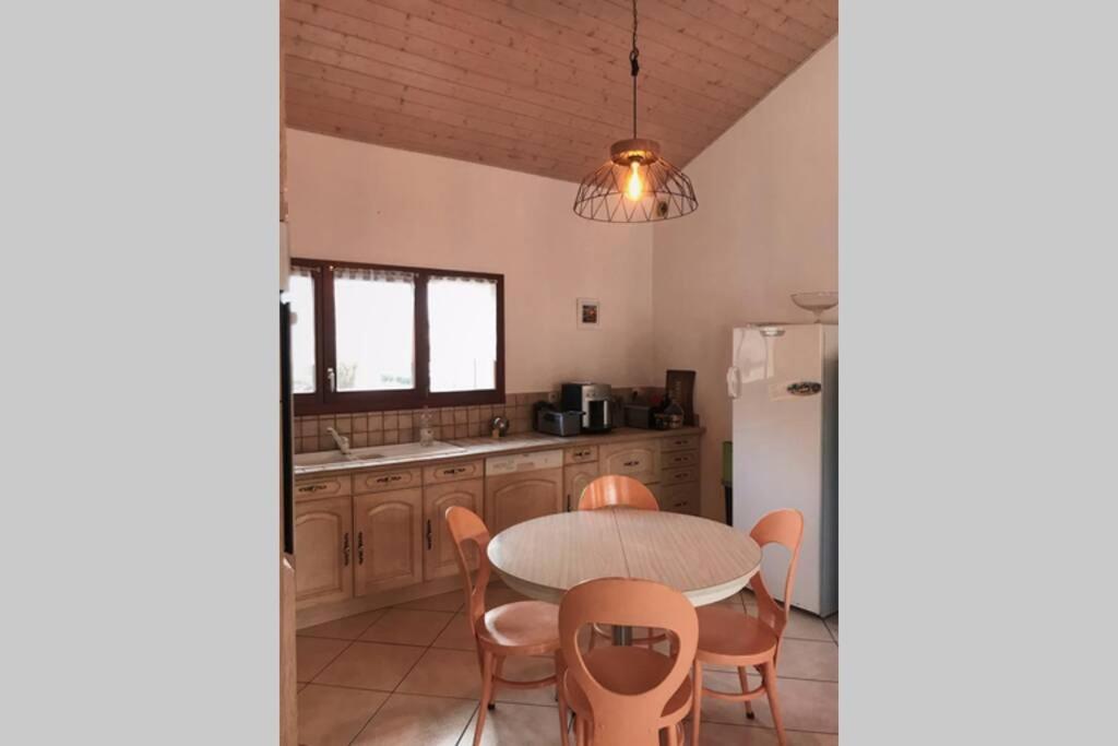 Maison Entiere Au Pied Du Plateau Du Retord 2 Chambres Sdb - Vouvray Ochiaz Bagian luar foto