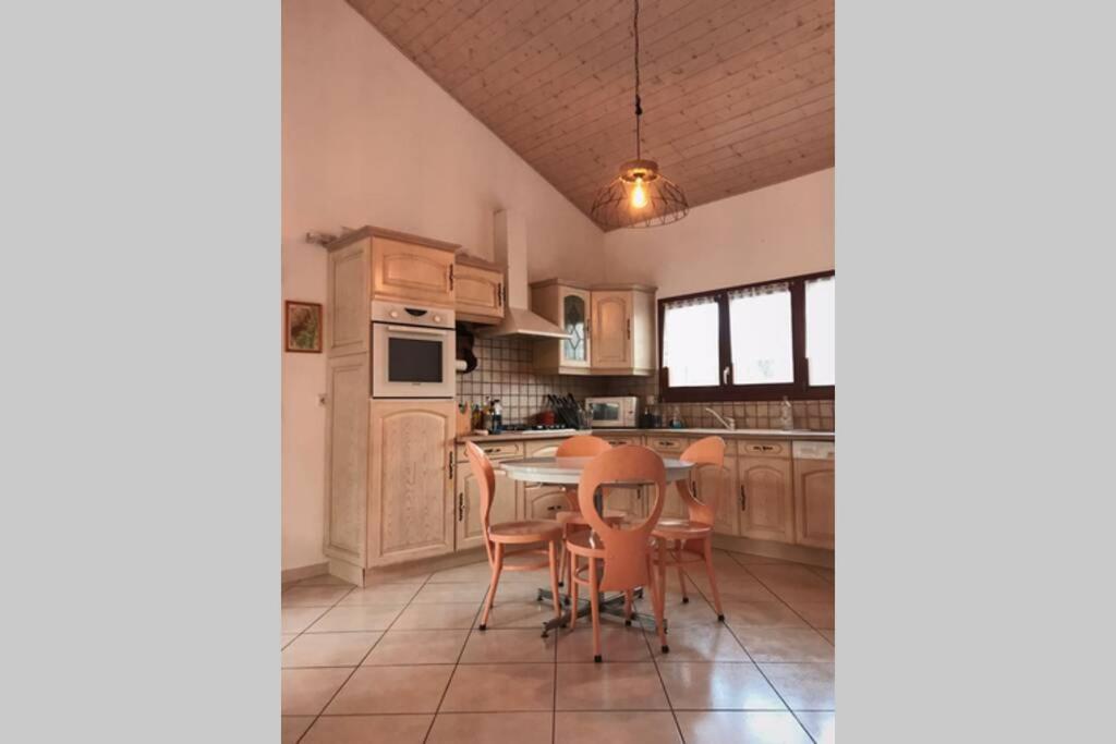 Maison Entiere Au Pied Du Plateau Du Retord 2 Chambres Sdb - Vouvray Ochiaz Bagian luar foto